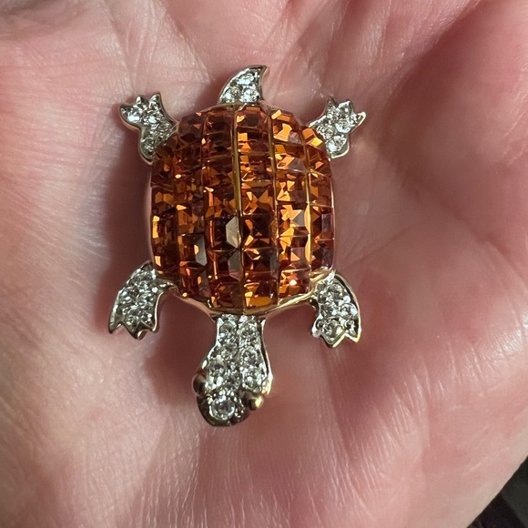 Kenneth Jay Lane Vintage sparkling Turtle Brooch - Picture 1 of 5
